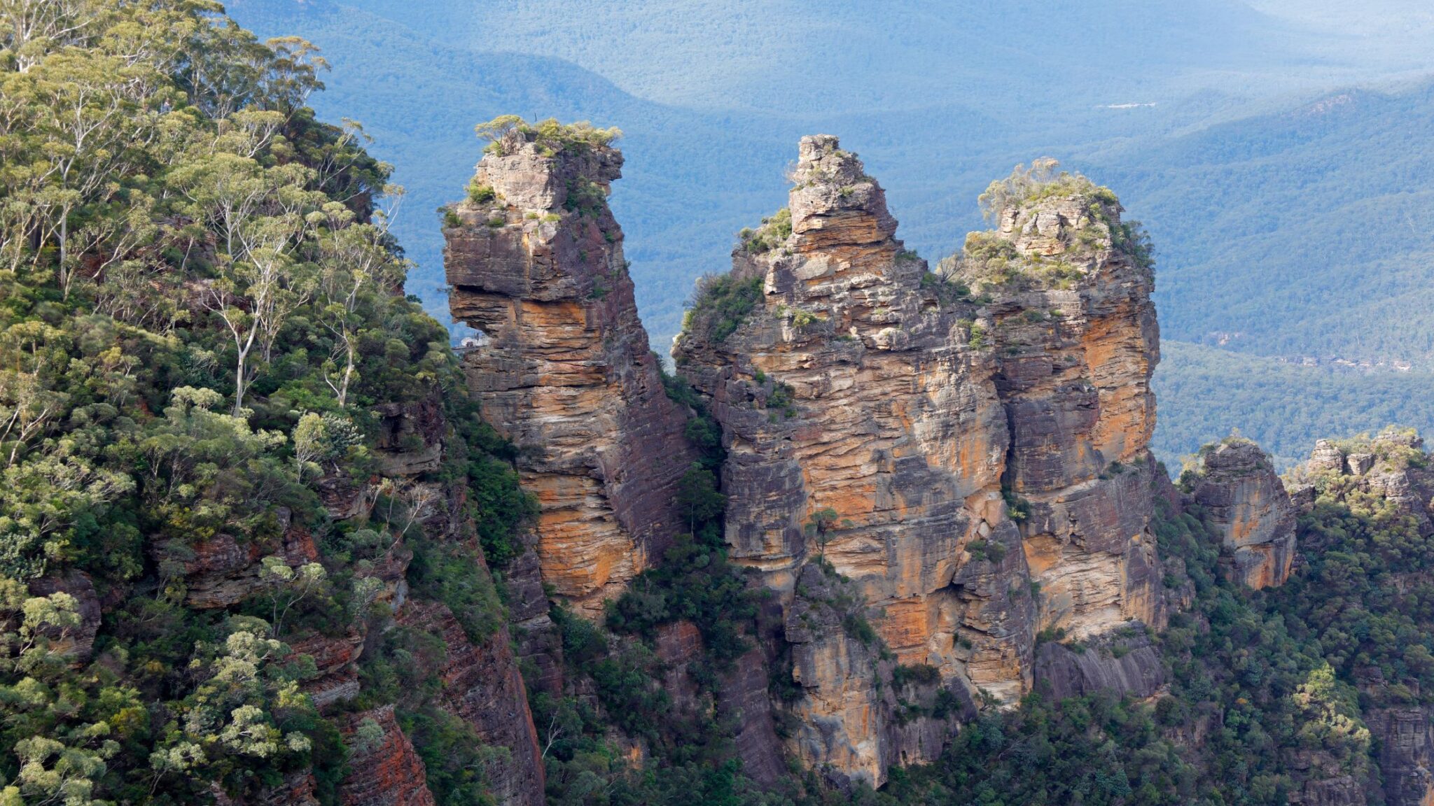 3 large rock formations in the Blue Mountains of Australia