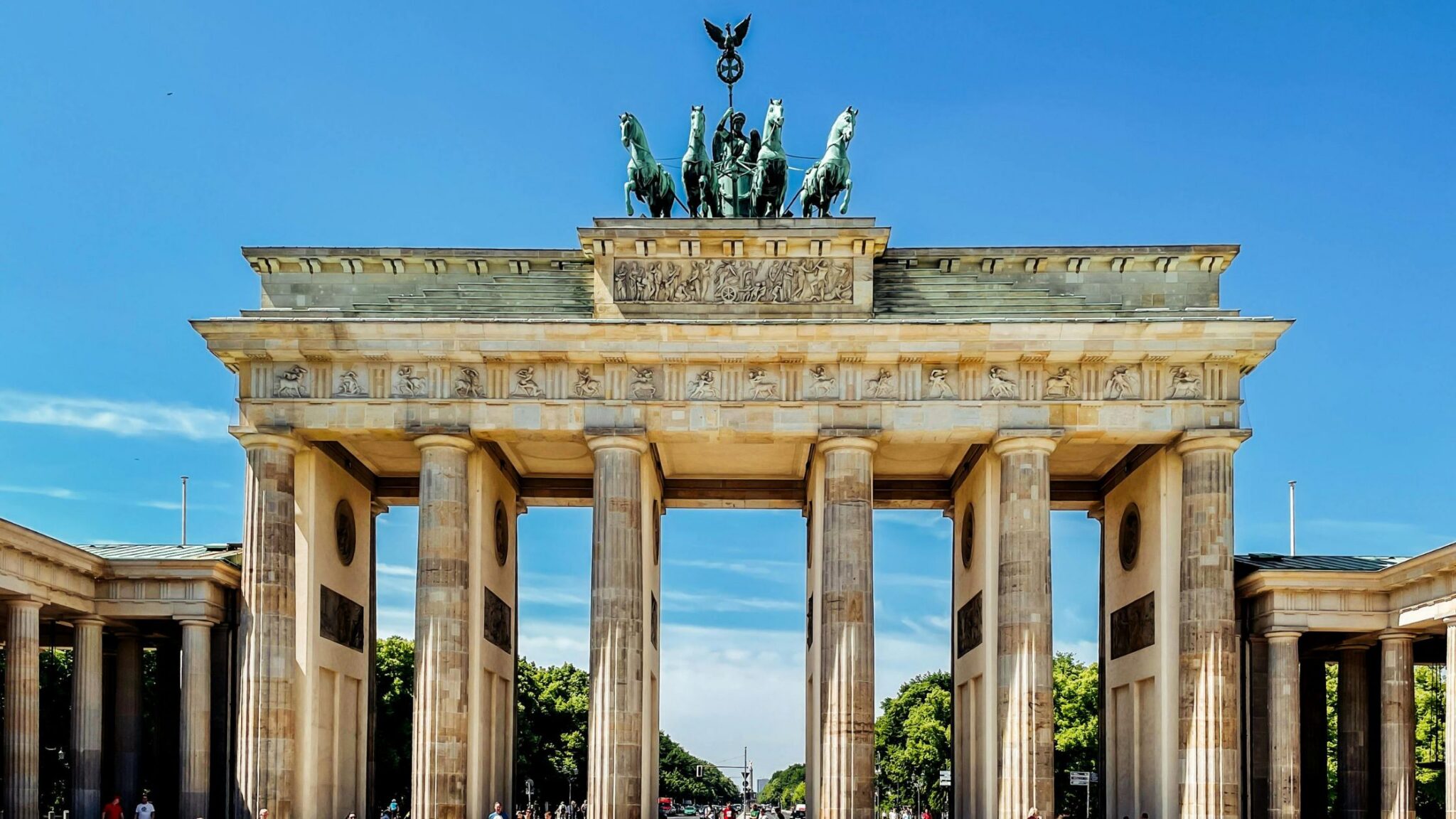 view of iconic bradenburg gate with horsemen on top